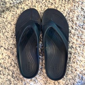 NWOT Women’s Navy Crocs size 8